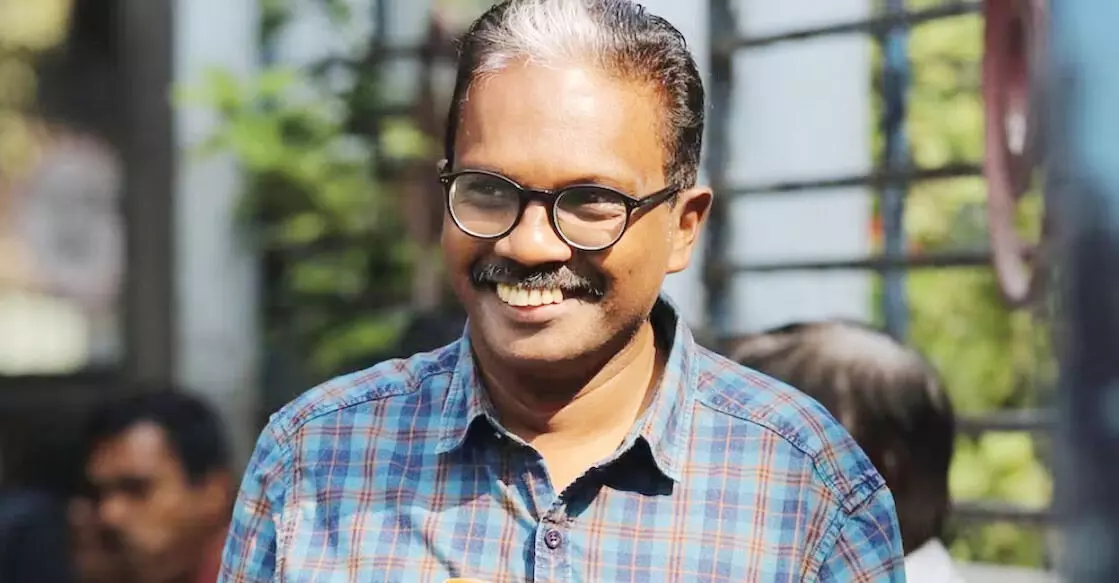 പാര്ശ്വവല്ക്കരിക്കപ്പെട്ട സമൂഹത്തിന്റെ കഥകളെ മാന്യതയോടെ സമീപിക്കണം: ഡോ. ബിജു പാര്ശ്വവല്ക്കരിക്കപ്പെട്ട സമൂഹത്തിന്റെ കഥകളെ മാന്യതയോടെ സമീപിക്കണം: ഡോ. ബിജു