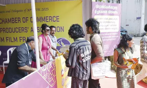 കുട്ടികള് വിശന്നിരിക്കണ്ട, കൂട്ടിനുണ്ട് സിനിമാ ലോകം കുട്ടികള് വിശന്നിരിക്കണ്ട, കൂട്ടിനുണ്ട് സിനിമാ ലോകം