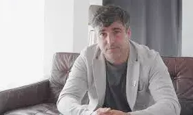 രാഷ്ട്രീയം ഒളിച്ചുവയ്ക്കാനുള്ളതല്ല: ലൂയിസ് സാരാക്വിന് രാഷ്ട്രീയം ഒളിച്ചുവയ്ക്കാനുള്ളതല്ല: ലൂയിസ് സാരാക്വിന്