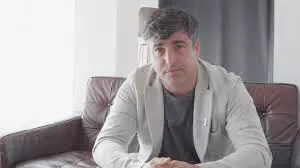 രാഷ്ട്രീയം ഒളിച്ചുവയ്ക്കാനുള്ളതല്ല: ലൂയിസ് സാരാക്വിന് രാഷ്ട്രീയം ഒളിച്ചുവയ്ക്കാനുള്ളതല്ല: ലൂയിസ് സാരാക്വിന്