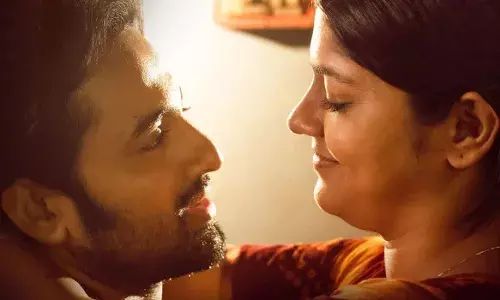 പ്രണയിച്ച് ഉണ്ണി മുകുന്ദനും അപര്ണയും; മിണ്ടിയും പറഞ്ഞും ട്രെയിലര് എത്തി പ്രണയിച്ച് ഉണ്ണി മുകുന്ദനും അപര്ണയും; മിണ്ടിയും പറഞ്ഞും ട്രെയിലര് എത്തി