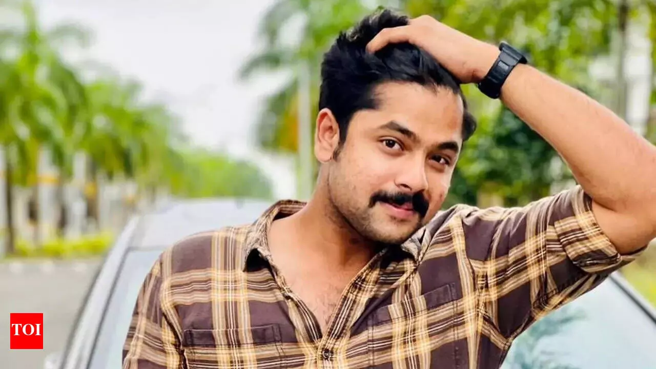 മദ്യപിച്ചു വാഹനാപകടം നടത്തിയ സിദ്ധാർഥ് പ്രഭുവിനെ ഉപ്പും മുളകിൽ നിന്നും പിരിച്ചു വിട്ടു മദ്യപിച്ചു വാഹനാപകടം നടത്തിയ സിദ്ധാർഥ് പ്രഭുവിനെ ഉപ്പും മുളകിൽ നിന്നും പിരിച്ചു വിട്ടു