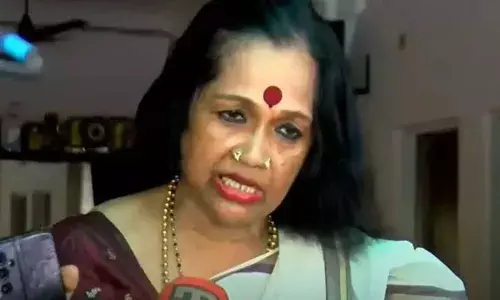 കലാ മണ്ഡലം സത്യ ഭാമ ഫ്ലവറല്ല ഫയർ ഡാ. സോഷ്യൽ മീഡിയയിൽ വീണ്ടും വിവാദ പരാമർശവുമായി സത്യഭാമ കലാ മണ്ഡലം സത്യ ഭാമ ഫ്ലവറല്ല ഫയർ ഡാ. സോഷ്യൽ മീഡിയയിൽ വീണ്ടും വിവാദ പരാമർശവുമായി സത്യഭാമ