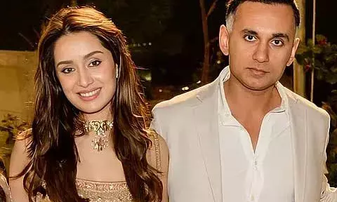 ശ്രദ്ധകപൂറിന്റെ മനസ്സ് കീഴടക്കിയ രാഹുൽ മോദി ശ്രദ്ധകപൂറിന്റെ മനസ്സ് കീഴടക്കിയ രാഹുൽ മോദി