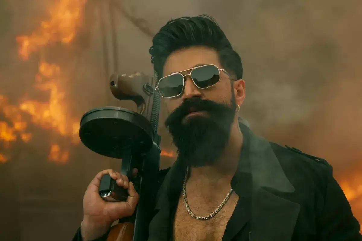 ഡാഡി ഈസ്‌ ഹോം . കെ ജി എഫ്  നു ശേഷം സൂപ്പർ സ്റ്റാർ യാഷ് നായകൻ ആകുന്ന ടോക്സിക്ക് എന്ന ചിത്രത്തിന്റെ ട്രെയിലറിന് വൻ വരവേൽപ്പ്