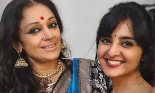 മഞ്ജുവിന് കുടുംബമുണ്ട്, വലിയൊരു കുടുംബം; ചേര്‍ത്തുപിടിച്ച് ശോഭന!