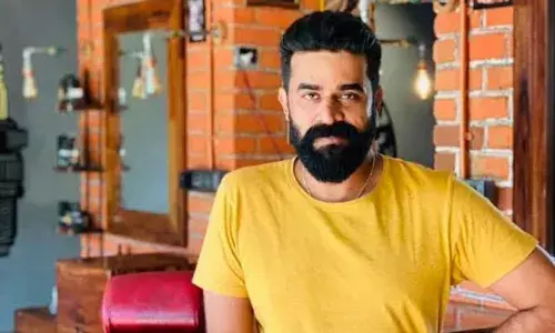 ഇരട്ടത്താപ്പിന്റെ രാജ്ഞിമാര്; കഥകള് പറഞ്ഞാല് തീരില്ല; പരോക്ഷ വിമര്ശനവുമായി വിജയ് ബാബു ബു ഇരട്ടത്താപ്പിന്റെ രാജ്ഞിമാര്; കഥകള് പറഞ്ഞാല് തീരില്ല; പരോക്ഷ വിമര്ശനവുമായി വിജയ് ബാബു ബു