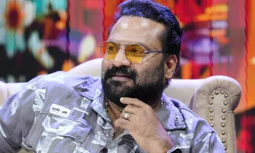 മരണവീട്ടിലാണ് മികച്ച നടന്മാര്! ടിനി ടോം തിരക്കഥ എഴുതുകയാണ് മരണവീട്ടിലാണ് മികച്ച നടന്മാര്! ടിനി ടോം തിരക്കഥ എഴുതുകയാണ്