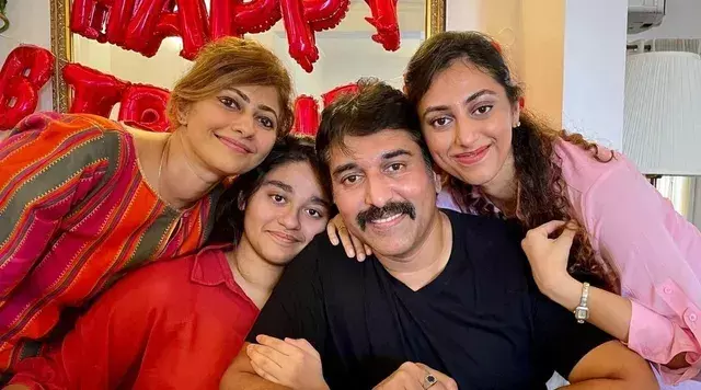 ജീവിതത്തിലെ കഠിനമായ പരീക്ഷണങ്ങളെ ധൈര്യത്തോടെ നേരിട്ട മകളെ പ്രശംസിച്ച് ഹൃദയസ്പർശിയായ കുറിപ്പുമായി നടൻ റഹ്മാൻ. ജീവിതത്തിലെ കഠിനമായ പരീക്ഷണങ്ങളെ ധൈര്യത്തോടെ നേരിട്ട മകളെ പ്രശംസിച്ച് ഹൃദയസ്പർശിയായ കുറിപ്പുമായി നടൻ റഹ്മാൻ.