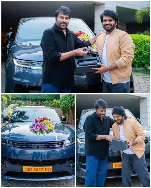 സിനിമയുടെ വിജയത്തിന് പിന്നാലെ സംവിധായകന് റേഞ്ച് റോവർ കാർ സമ്മാനിച്ച് ചിരഞ്ജീവി സിനിമയുടെ വിജയത്തിന് പിന്നാലെ സംവിധായകന് റേഞ്ച് റോവർ കാർ സമ്മാനിച്ച് ചിരഞ്ജീവി