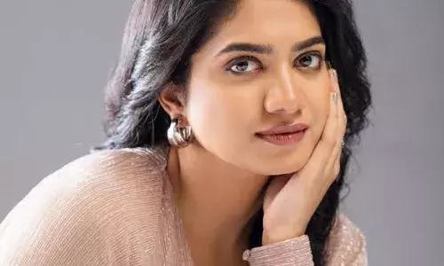 സോഷ്യൽ മീഡിയയിൽ ചർച്ചയായി അനാർക്കലിയുടെ പാപ്പരാസി പ്രയോഗം