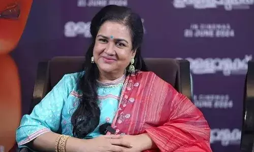 മികച്ച ഹാസ്യതാരത്തിമുള്ള തമിഴ്നാട് സംസ്ഥാന സർക്കാറിന്റെ പുരസ്കാരം ഏറ്റുവാങ്ങി ഉർവശി മികച്ച ഹാസ്യതാരത്തിമുള്ള തമിഴ്നാട് സംസ്ഥാന സർക്കാറിന്റെ പുരസ്കാരം ഏറ്റുവാങ്ങി ഉർവശി