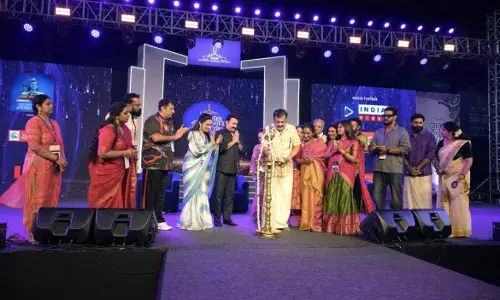 മലയാളചലച്ചിത്ര താരങ്ങളുടെ സംഘടനയായ അമ്മയുടെ 2026 ലെ കുടുംബ സംഗമം കടവന്ത്ര രാജീവ്ഗാന്ധി ഇൻഡോർ സ്റ്റേഡിയത്തിൽ വച്ച് കേന്ദ്രമന്ത്രി സുരേഷ് ഗോപി നിർവ്വഹിച്ചു മലയാളചലച്ചിത്ര താരങ്ങളുടെ സംഘടനയായ അമ്മയുടെ 2026 ലെ കുടുംബ സംഗമം കടവന്ത്ര രാജീവ്ഗാന്ധി ഇൻഡോർ സ്റ്റേഡിയത്തിൽ വച്ച് കേന്ദ്രമന്ത്രി സുരേഷ് ഗോപി നിർവ്വഹിച്ചു