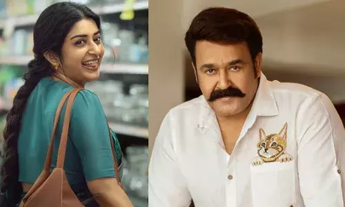 ‘ലൗലജന്റെ നൈസി’ സോഷ്യൽ മീഡിയ കളറാക്കി തരുൺ മൂർത്തി മോഹൻലാൽ ചിത്രത്തിലെ മീരജാസ്മിന്റെ പോസ്റ്റർ ‘ലൗലജന്റെ നൈസി’ സോഷ്യൽ മീഡിയ കളറാക്കി തരുൺ മൂർത്തി മോഹൻലാൽ ചിത്രത്തിലെ മീരജാസ്മിന്റെ പോസ്റ്റർ