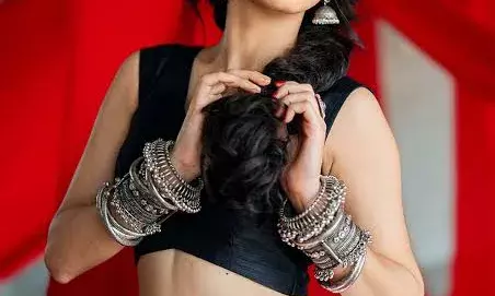 തമിഴ് സിനിമയിൽ എത്തുമ്പോൾ ഗ്ലാമറസ് വേഷം നടി അനശ്വര രാജന് സോഷ്യൽ മീഡിയയിൽ വിമർശനം തമിഴ് സിനിമയിൽ എത്തുമ്പോൾ ഗ്ലാമറസ് വേഷം നടി അനശ്വര രാജന് സോഷ്യൽ മീഡിയയിൽ വിമർശനം