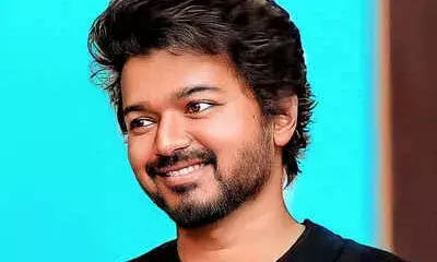 തമിഴകത്തെ ഞെട്ടിച്ച വിവാഹമോചന വാർത്തകൾക്ക് പിന്നാലെ ആദ്യ പ്രതികരണവുമായി നടൻ വിജയ് രംഗത്ത് തമിഴകത്തെ ഞെട്ടിച്ച വിവാഹമോചന വാർത്തകൾക്ക് പിന്നാലെ ആദ്യ പ്രതികരണവുമായി നടൻ വിജയ് രംഗത്ത്