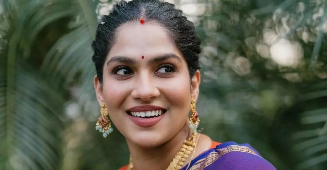 അബുദാബിയിൽ കുടുങ്ങിയ നടി സ്വാസിക തിരിച്ചെത്തി അബുദാബിയിൽ കുടുങ്ങിയ നടി സ്വാസിക തിരിച്ചെത്തി