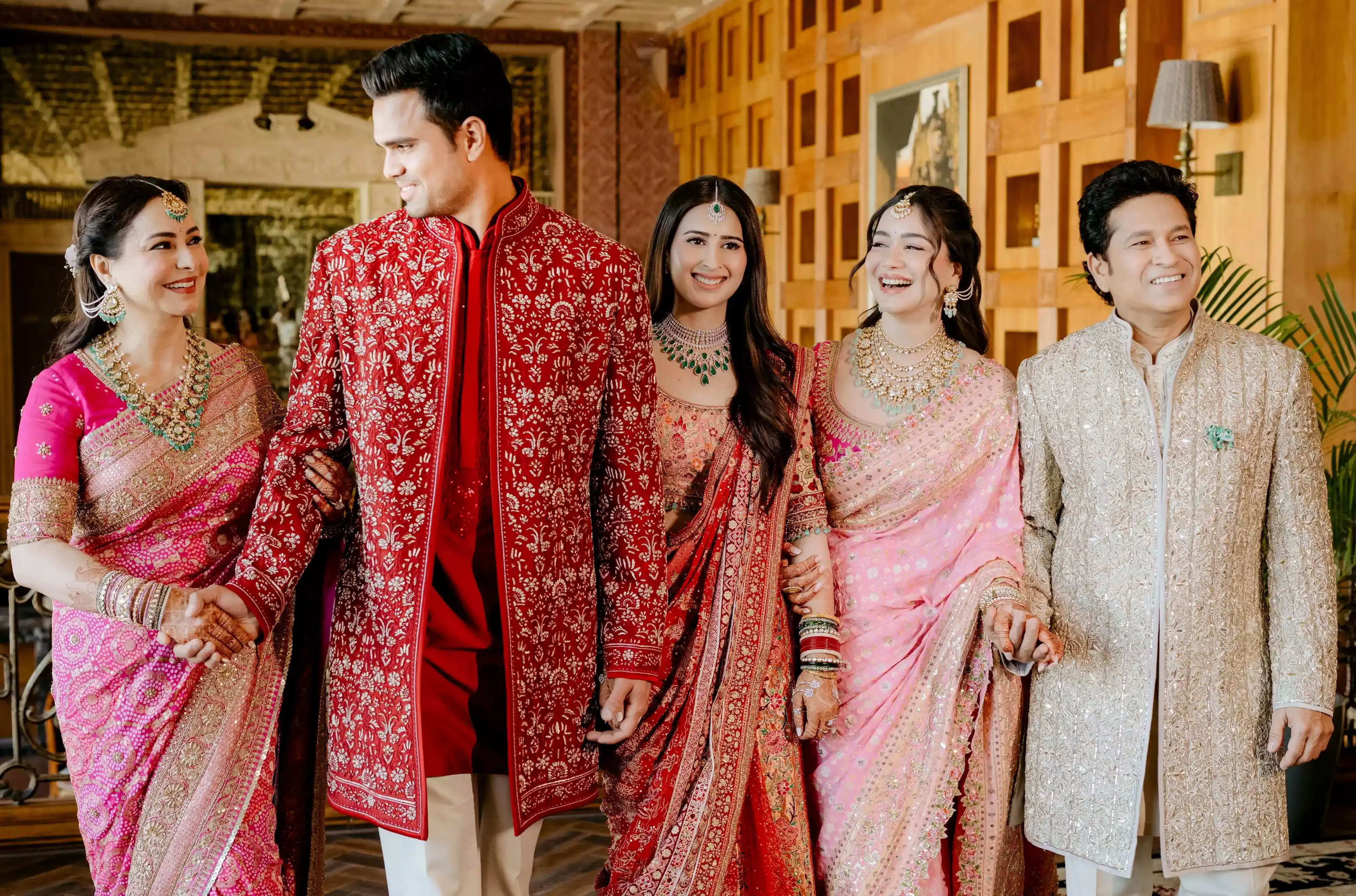 ഇന്ത്യൻ ക്രിക്കറ്റ് ഇതിഹാസം സച്ചിൻ തെണ്ടുൽക്കറുടെ മകനും യുവ ക്രിക്കറ്റ് താരവുമായ അർജുൻ തെണ്ടുൽക്കർ വിവാഹിതനായി