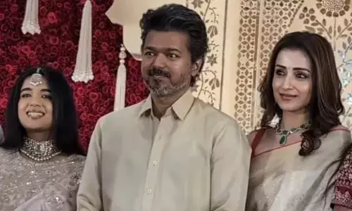 തൃഷയും വിജയ്‌യും ഒന്നിച്ചെത്തിയ ചിത്രങ്ങളും വിഡിയോകളും സമൂഹ മാധ്യമങ്ങളിൽ വൻ ചർച്ചയാകുന്നു