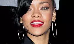 പോപ്പ് ഗായിക റിയാനയുടെ വീടിന് നേരെ വെടിവെപ്പ്: ഒരു സ്ത്രീ പോലീസ് കസ്റ്റഡിയിൽ പോപ്പ് ഗായിക റിയാനയുടെ വീടിന് നേരെ വെടിവെപ്പ്: ഒരു സ്ത്രീ പോലീസ് കസ്റ്റഡിയിൽ