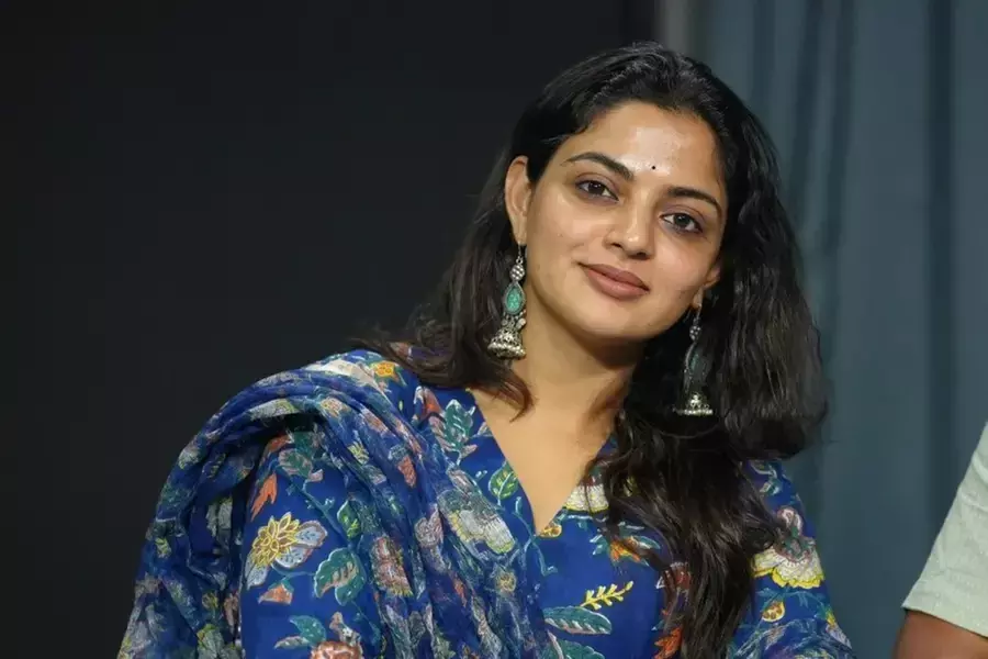 ആട് 3 യിൽ  നിഖില വിമലിന്റെ   ഐറ്റം ഡാൻസ്