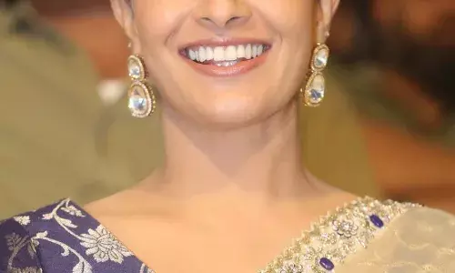 കുട്ടികളെ വളർത്തുന്നത് ചെലവേറിയ കാര്യമാണെന്നും സാഹചര്യങ്ങൾ പ്ലാൻ ചെയ്യാതെ കുഞ്ഞുങ്ങൾക്ക് ജന്മം നൽകുന്നത് ശരിയല്ലെന്നും വരലക്ഷ്മി ശരത് കുമാർ