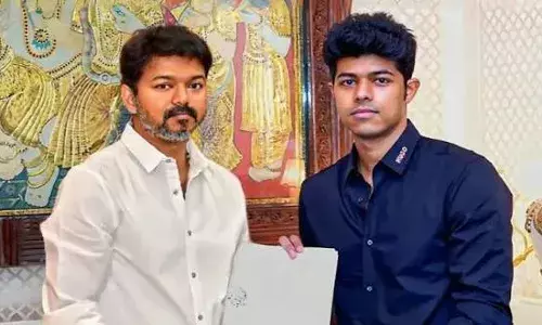 നടൻ വിജയ് നടി തൃഷയുടെ ഒപ്പം വിദേശത്തേക്ക് നടൻ വിജയ് നടി തൃഷയുടെ ഒപ്പം വിദേശത്തേക്ക്