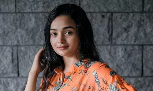 ഗ്യാസ് പോയത് നമ്മടെയാ..യുദ്ധം പശ്ചിമേഷ്യേലാണേലും- മീനാക്ഷി അനൂപ് ഗ്യാസ് പോയത് നമ്മടെയാ..യുദ്ധം പശ്ചിമേഷ്യേലാണേലും- മീനാക്ഷി അനൂപ്