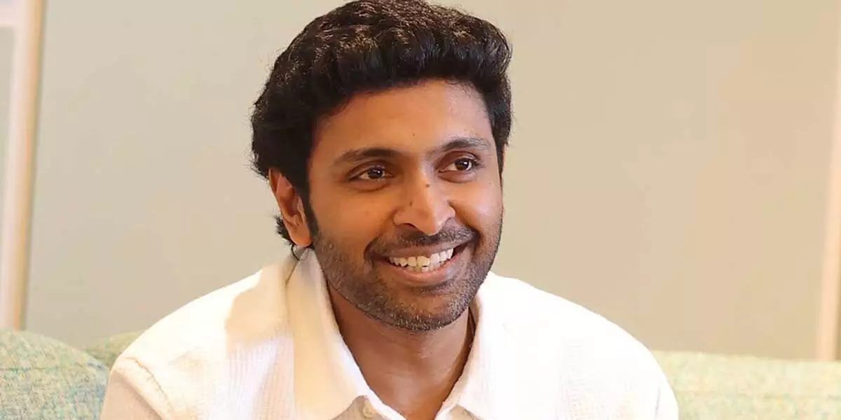 താരപദവിയിൽ നിന്നും ഒളിച്ചോടി വിക്രം പ്രഭു. താരപദവിയിൽ നിന്നും ഒളിച്ചോടി വിക്രം പ്രഭു.