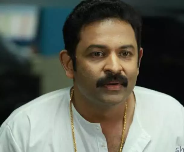 കുഴികുത്തി കഞ്ഞി കുടി വിവാദം: ജാതി അധിക്ഷേപമല്ല, അത് ബാല്യകാല സ്മരണയെന്ന് കൃഷ്ണകുമാർ കുഴികുത്തി കഞ്ഞി കുടി വിവാദം: ജാതി അധിക്ഷേപമല്ല, അത് ബാല്യകാല സ്മരണയെന്ന് കൃഷ്ണകുമാർ