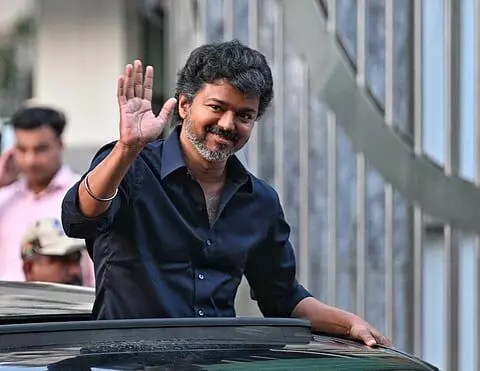 കേസ് തമിഴ്നാട്ടിലേക്ക് മാറ്റണം,സി ബി ഐക്ക് നടൻ വിജയ്യുടെ കത്ത്. കേസ് തമിഴ്നാട്ടിലേക്ക് മാറ്റണം,സി ബി ഐക്ക് നടൻ വിജയ്യുടെ കത്ത്.