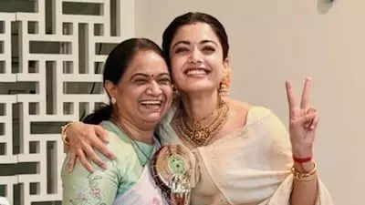 നിങ്ങളുടെ മരുമകളാകുന്നതിന് മുൻപേ നിങ്ങൾ എന്നെ ഒരു മകളെപ്പോലെ സ്നേഹിച്ചിരുന്നു -രശ്മിക മന്ദാന. നിങ്ങളുടെ മരുമകളാകുന്നതിന് മുൻപേ നിങ്ങൾ എന്നെ ഒരു മകളെപ്പോലെ സ്നേഹിച്ചിരുന്നു -രശ്മിക മന്ദാന.