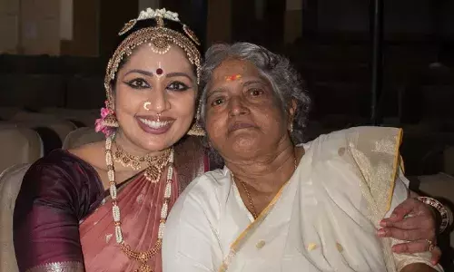 ഭര്‍തൃമാതാവിന്‍റെ വിയോഗവാര്‍ത്ത പങ്കുവച്ച് നടിയും നര്‍ത്തകിയുമായ നവ്യ നായര്‍.