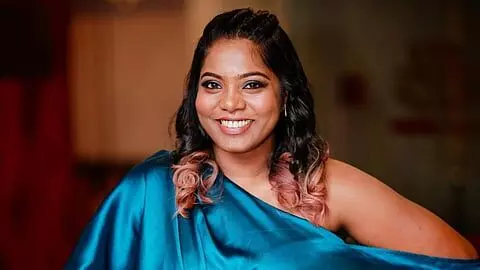 ബാല്ക്കെണിയില് നിന്ന് എടുത്ത് ചാടാനൊക്കെ തോന്നിയിട്ടുണ്ട്.-സയനോര ബാല്ക്കെണിയില് നിന്ന് എടുത്ത് ചാടാനൊക്കെ തോന്നിയിട്ടുണ്ട്.-സയനോര