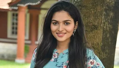 കയാദു നേരിട്ട ചോദ്യവും അതിന് നടി നൽകിയ ഉത്തരവുമാണ് ഇപ്പോൾ വൈറൽ കയാദു നേരിട്ട ചോദ്യവും അതിന് നടി നൽകിയ ഉത്തരവുമാണ് ഇപ്പോൾ വൈറൽ