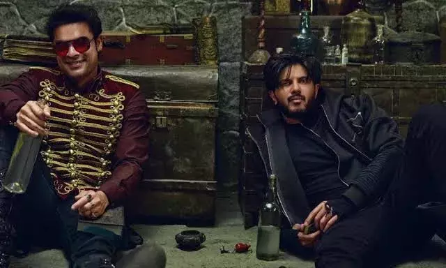 ദുൽഖർ സൽമാനും ടോവിനോയും തമ്മിൽ എന്താണ് പ്രശ്നം? ചോദ്യം കേട്ടതോടെ ടൊവിനോയ്ക്ക് ചിരി നിർത്താനായില്ല