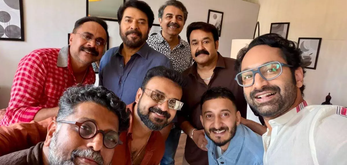 മമ്മൂട്ടിയും മോഹൻലാലും കുഞ്ചാക്കോ ബോബനും അടങ്ങുന്ന പേട്രിയറ്റ് സെൽഫി  പങ്കുവെച്ച് ഫഹദ്ഫാസിൽ