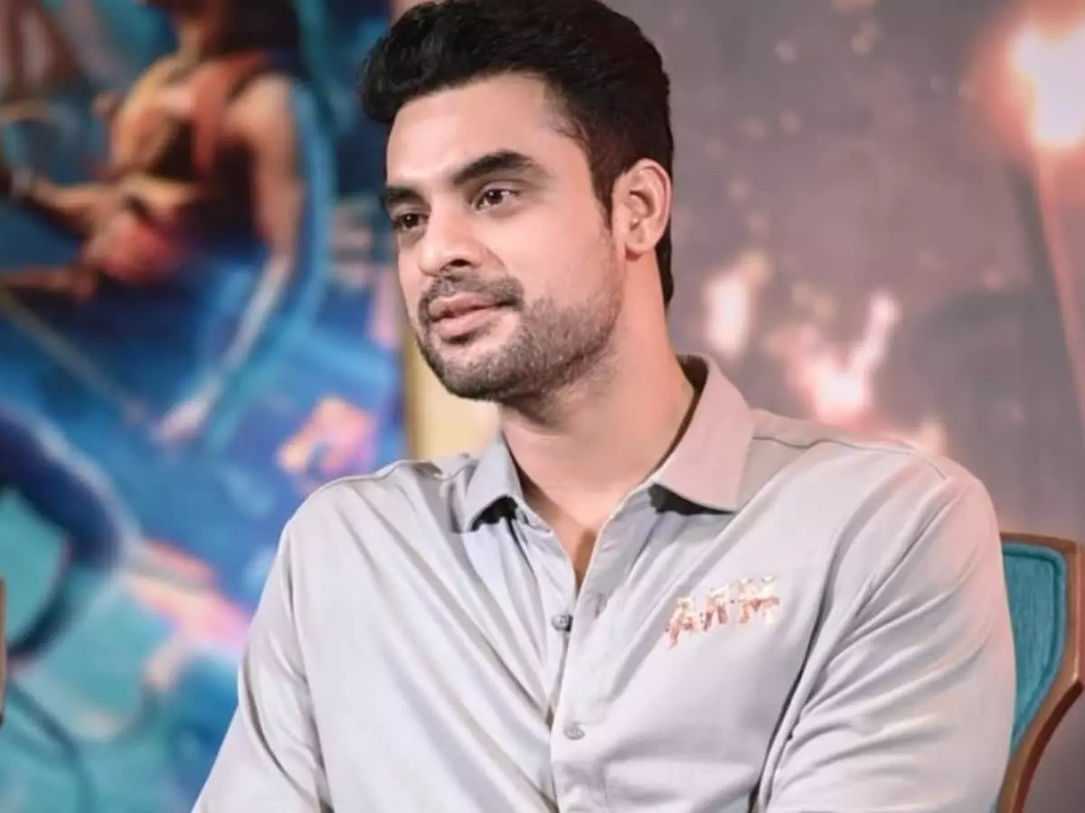 ചേട്ടാ…ഞാൻ ധീരനല്ലേ, എനിക്ക് വേണ്ടി പ്രാർഥിക്കണം -ടോവിനോ