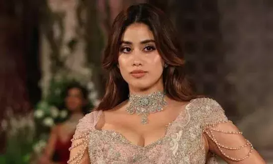 അശ്ലീല വെബ്സൈറ്റിൽ തന്റെ മോർഫ് ചെയ്ത ചിത്രം മനസുതുറന്ന് നടി ജാൻവി കപൂർ. അശ്ലീല വെബ്സൈറ്റിൽ തന്റെ മോർഫ് ചെയ്ത ചിത്രം മനസുതുറന്ന് നടി ജാൻവി കപൂർ.