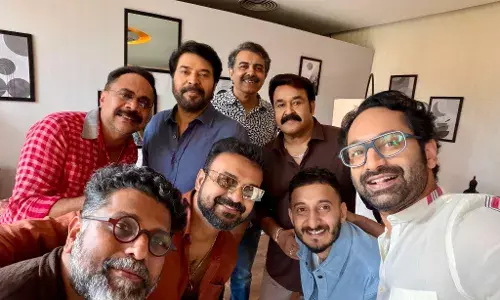 വരുന്നുണ്ട്... ഫഹദ് ഫാസിലിന്റെ സോഷ്യല് മീഡിയ പോസ്റ്റിനു പിന്നിലെ രഹസ്യം? വരുന്നുണ്ട്... ഫഹദ് ഫാസിലിന്റെ സോഷ്യല് മീഡിയ പോസ്റ്റിനു പിന്നിലെ രഹസ്യം?