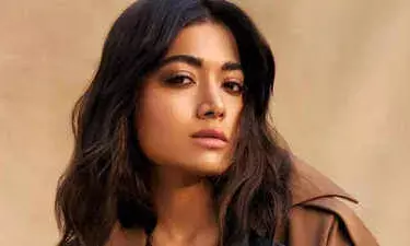 200ഓളം പേര് നോക്കിനില്ക്കെയാണ് ചുംബനരംഗം അഭിനയിക്കേണ്ടത്-രശ്മിക മന്ദാന 200ഓളം പേര് നോക്കിനില്ക്കെയാണ് ചുംബനരംഗം അഭിനയിക്കേണ്ടത്-രശ്മിക മന്ദാന