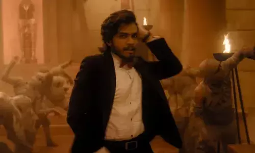 അപ്ന ഫ്രൈഡേ ആയേഗാ... നസ്ലിന് ചിത്രം മോളിവുഡ് ടൈംസിലെ ഗാനം അപ്ന ഫ്രൈഡേ ആയേഗാ... നസ്ലിന് ചിത്രം മോളിവുഡ് ടൈംസിലെ ഗാനം